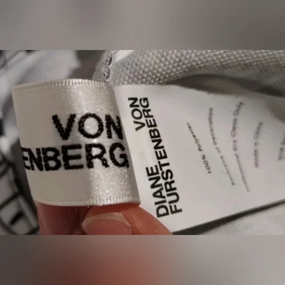 Diane Von Furstenberg Tote Bag 50th Anniversary Crossword Print Large Packable - Picture 9 of 13